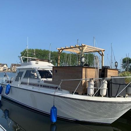 Magnifique Bateau Maison Hotel Ouistreham Exterior photo