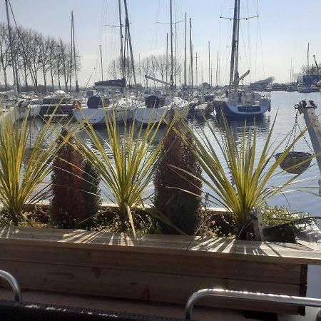 Magnifique Bateau Maison Hotel Ouistreham Exterior photo