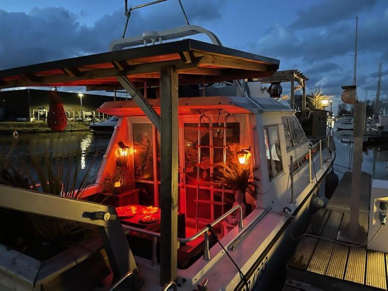 Magnifique Bateau Maison Hotel Ouistreham Exterior photo