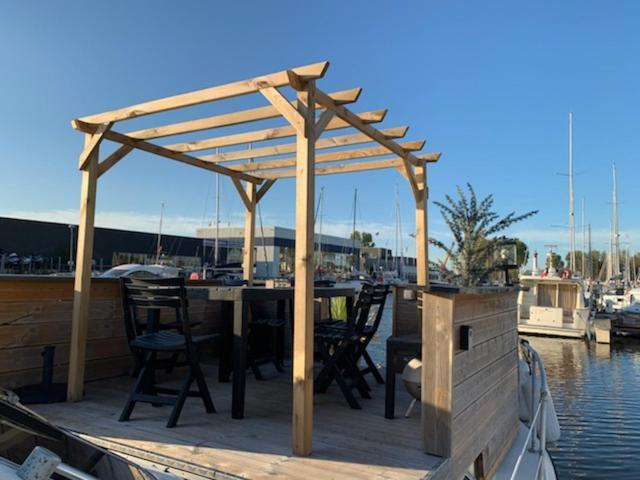 Magnifique Bateau Maison Hotel Ouistreham Exterior photo