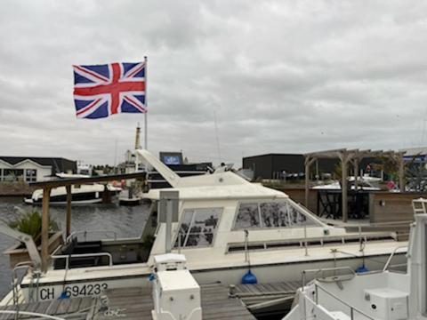 Magnifique Bateau Maison Hotel Ouistreham Exterior photo